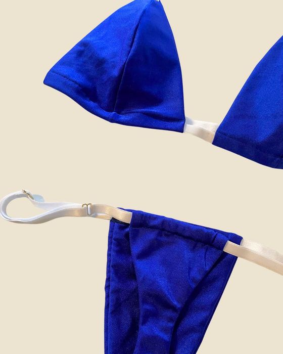 Bikini de Fita Ajustável para Marquinha de Bronzeamento Azul e Branco