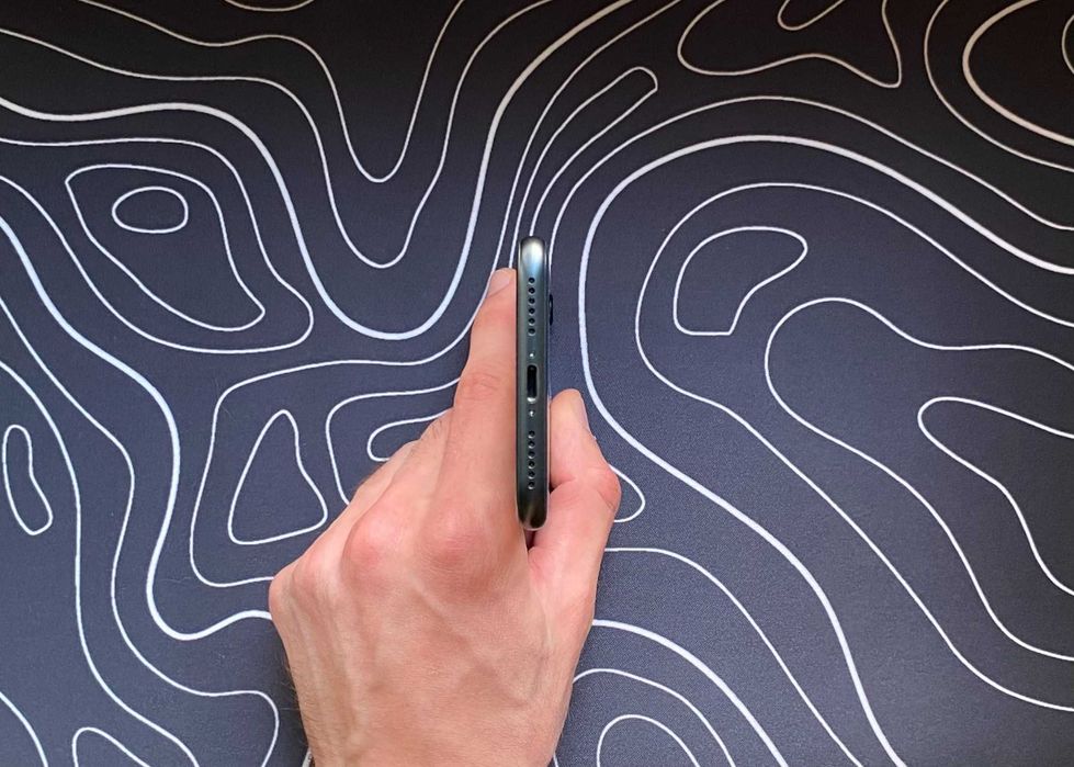 Почти новый - iPhone SE 2022 - 64 гб - 85% АКБ - MIDNIGHT - NEVERLOCK