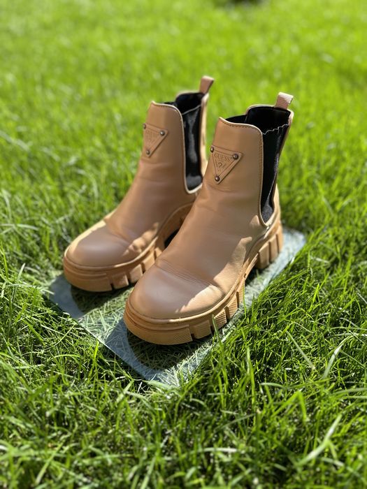 Жіноче взуття Guess