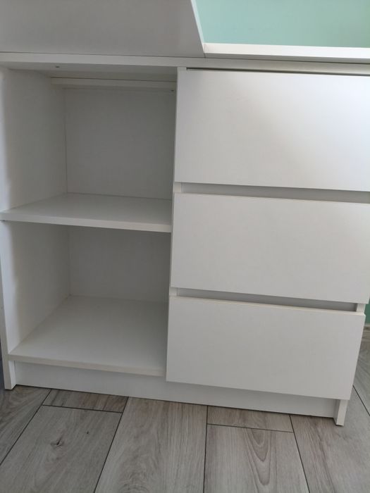 Białe biurko narożne