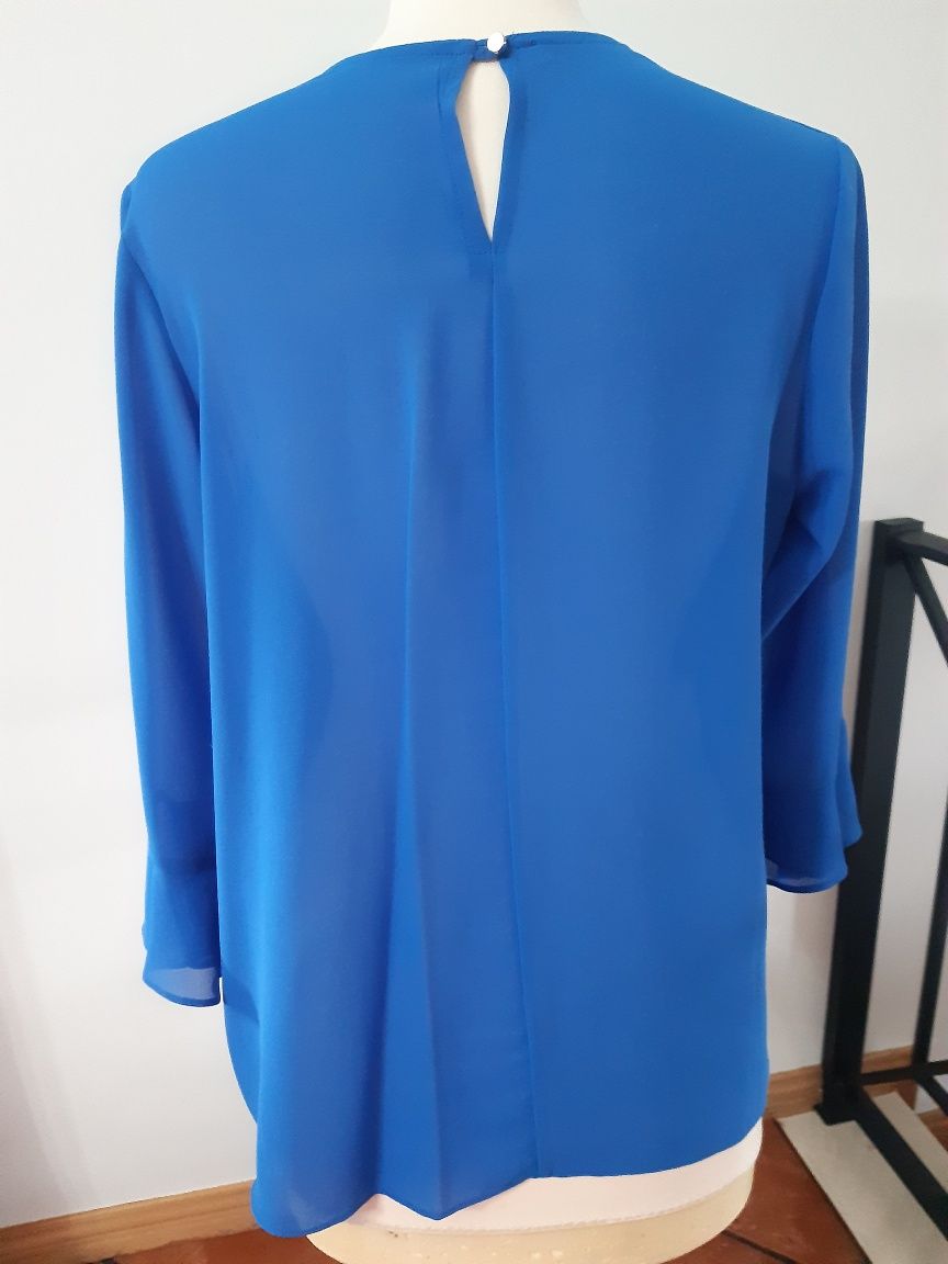 Blusa azul em poliéster