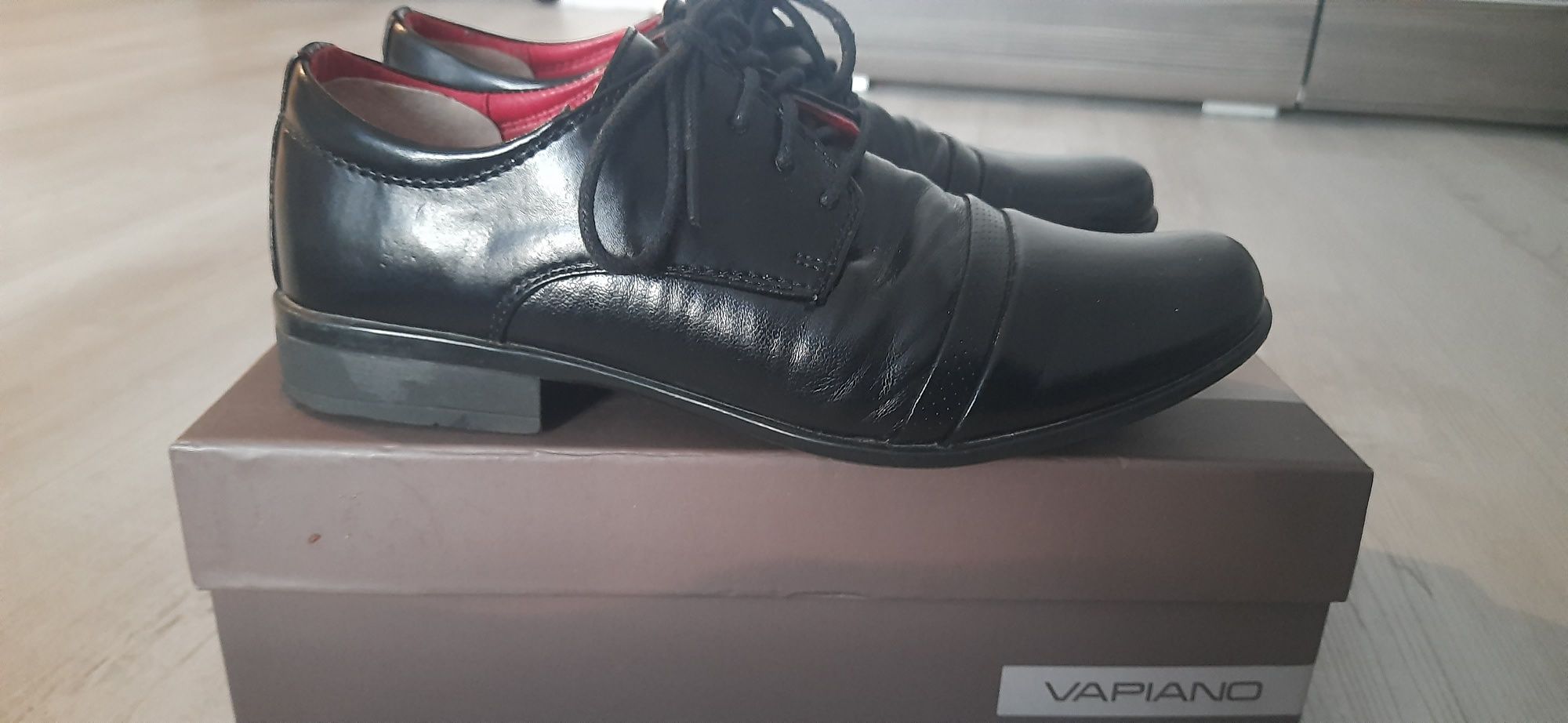 Sprzedam buty wizytowe/komunijne r36