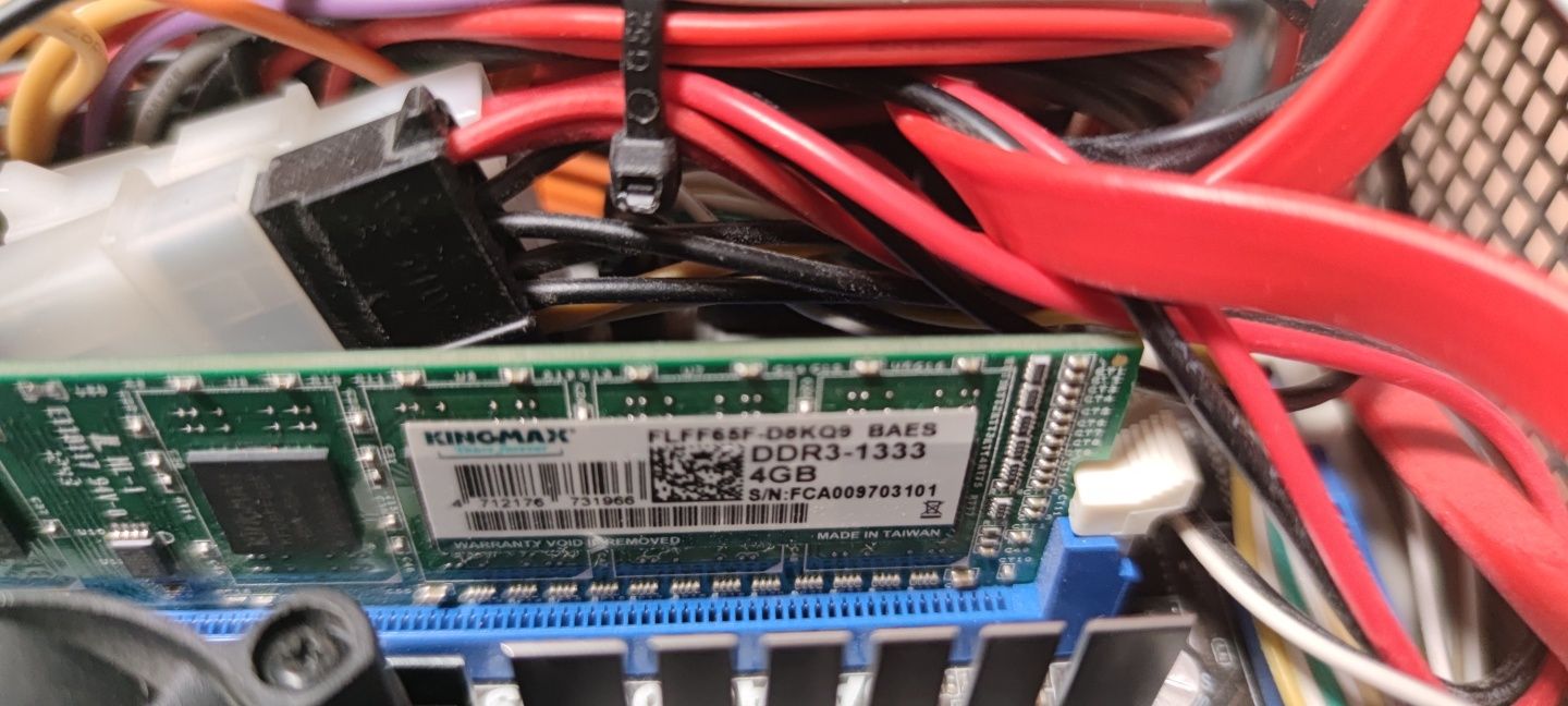 ASRock komouter 4GB RAM