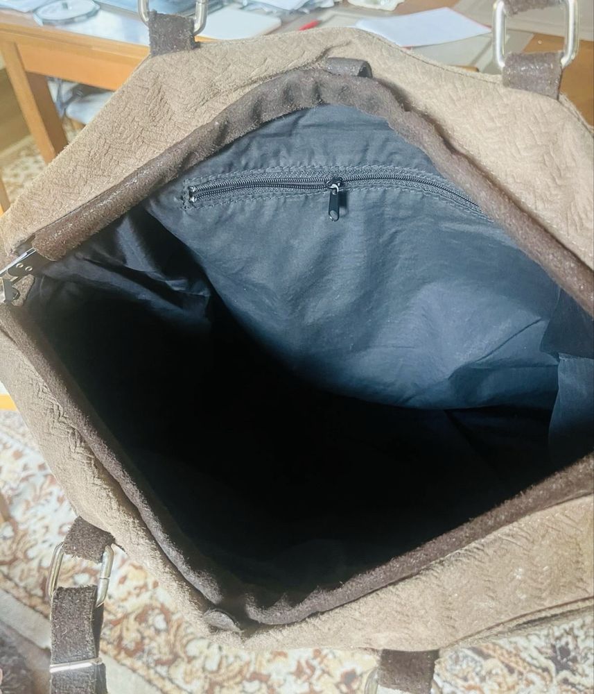 Duza zamszowa torba nardzo dobry stan w srodku komora glowna zame