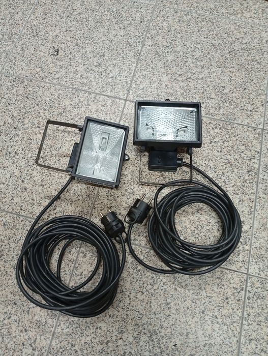 2 Holofotes halógenos a funcionar