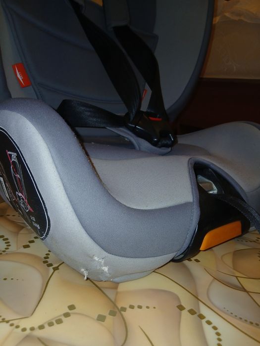 Автокресло chicco universal