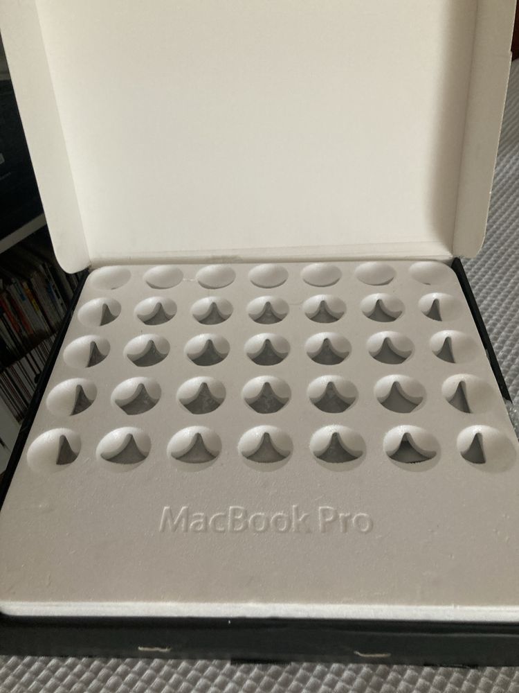 Caixa macbook pro 17 A1229 apple