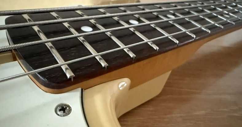 Gitara basowa Moon JB-4 Classic