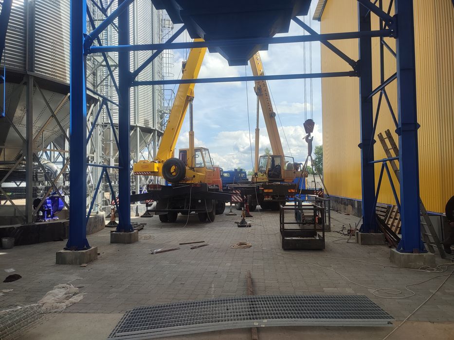 Послуги автокранів 25 тонн  у м.Ковель є люлька монтажна