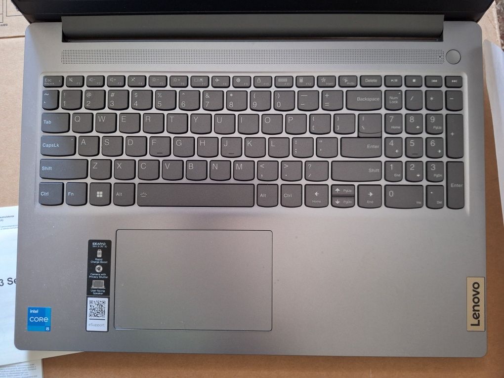 Laptop LENOVO IdeaPad Slim 3 16IAH8 16" IPS i5-12450H na gwarancji