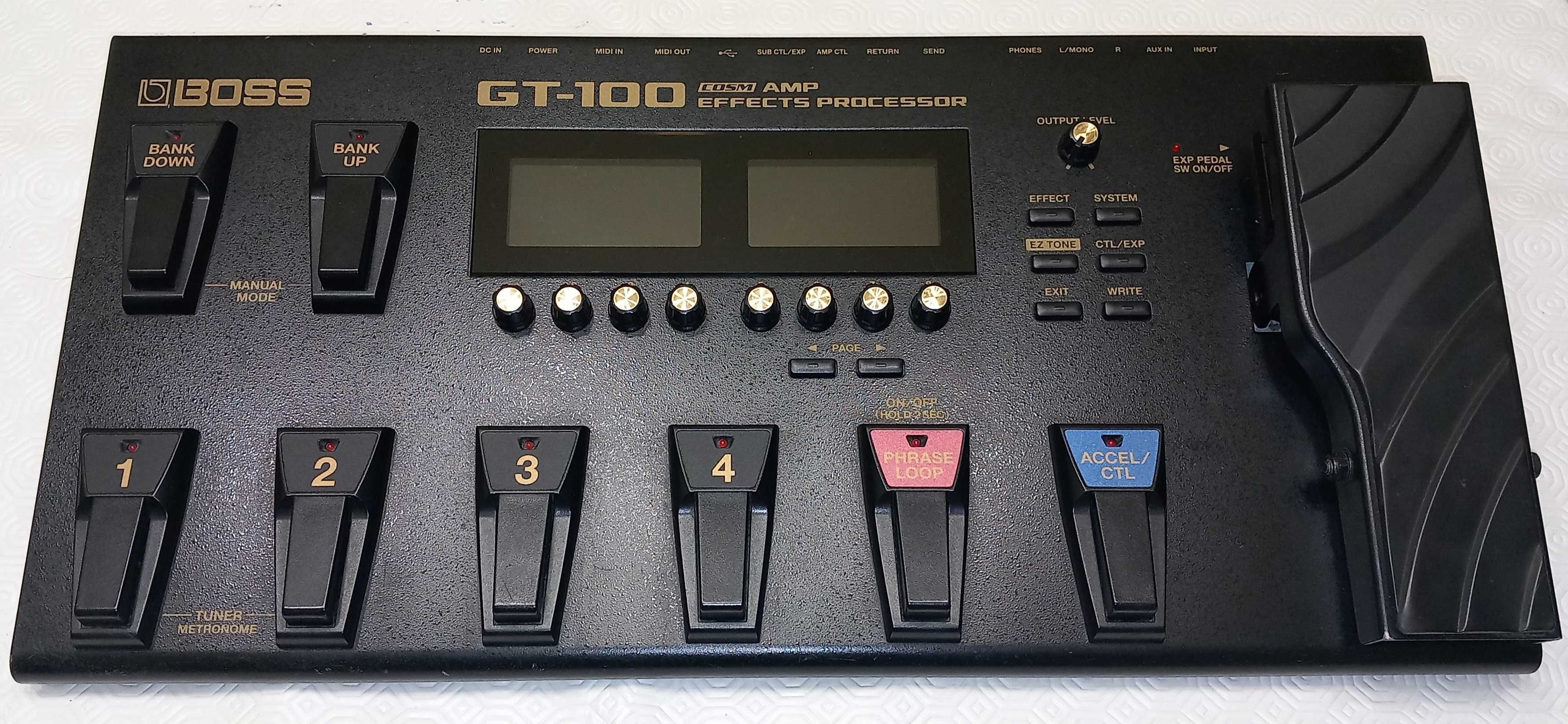 BOSS GT-100 c/ Flight Case + acessórios
