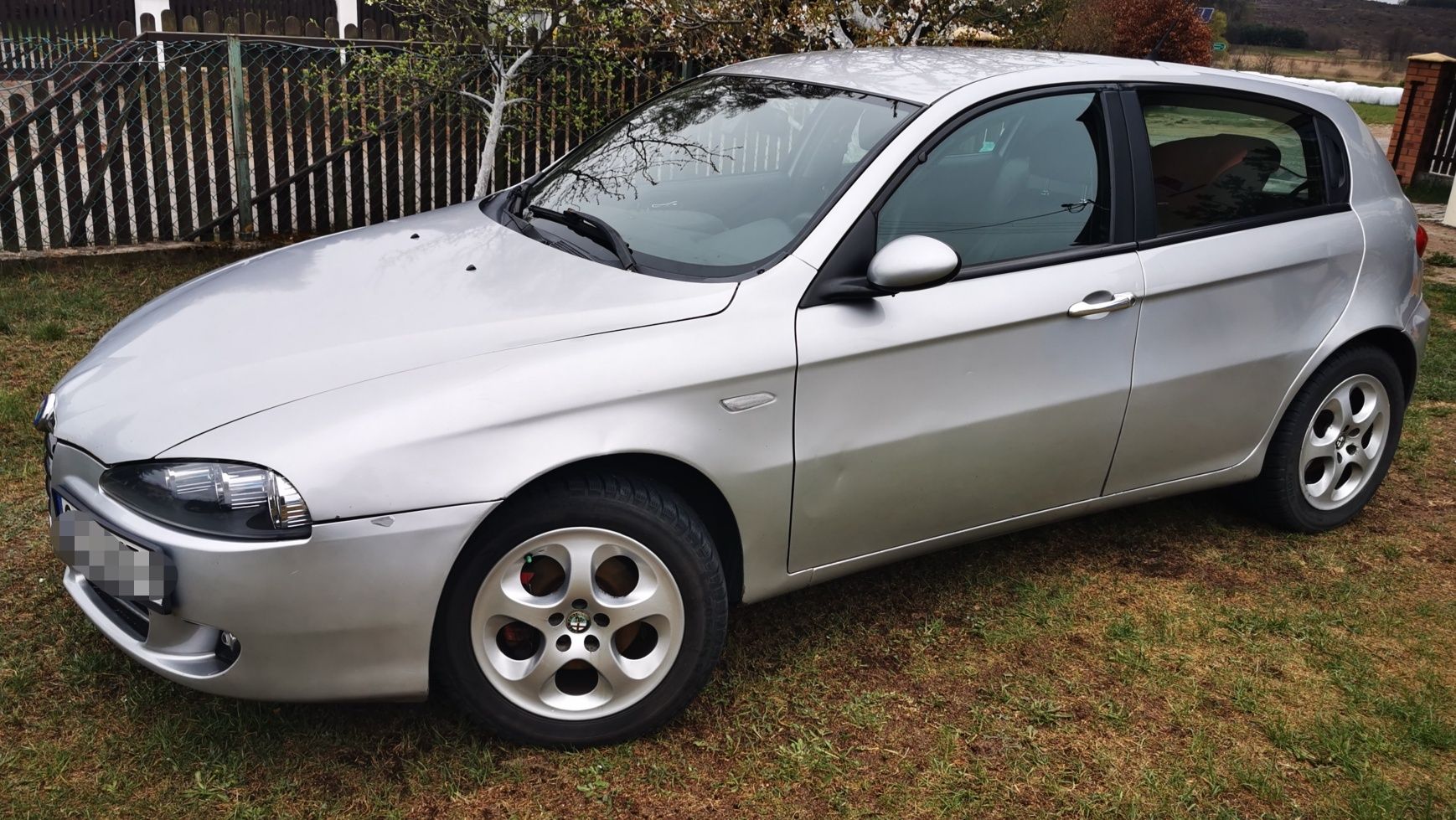 Alfa Romeo 147 1.9 JTD srebrna