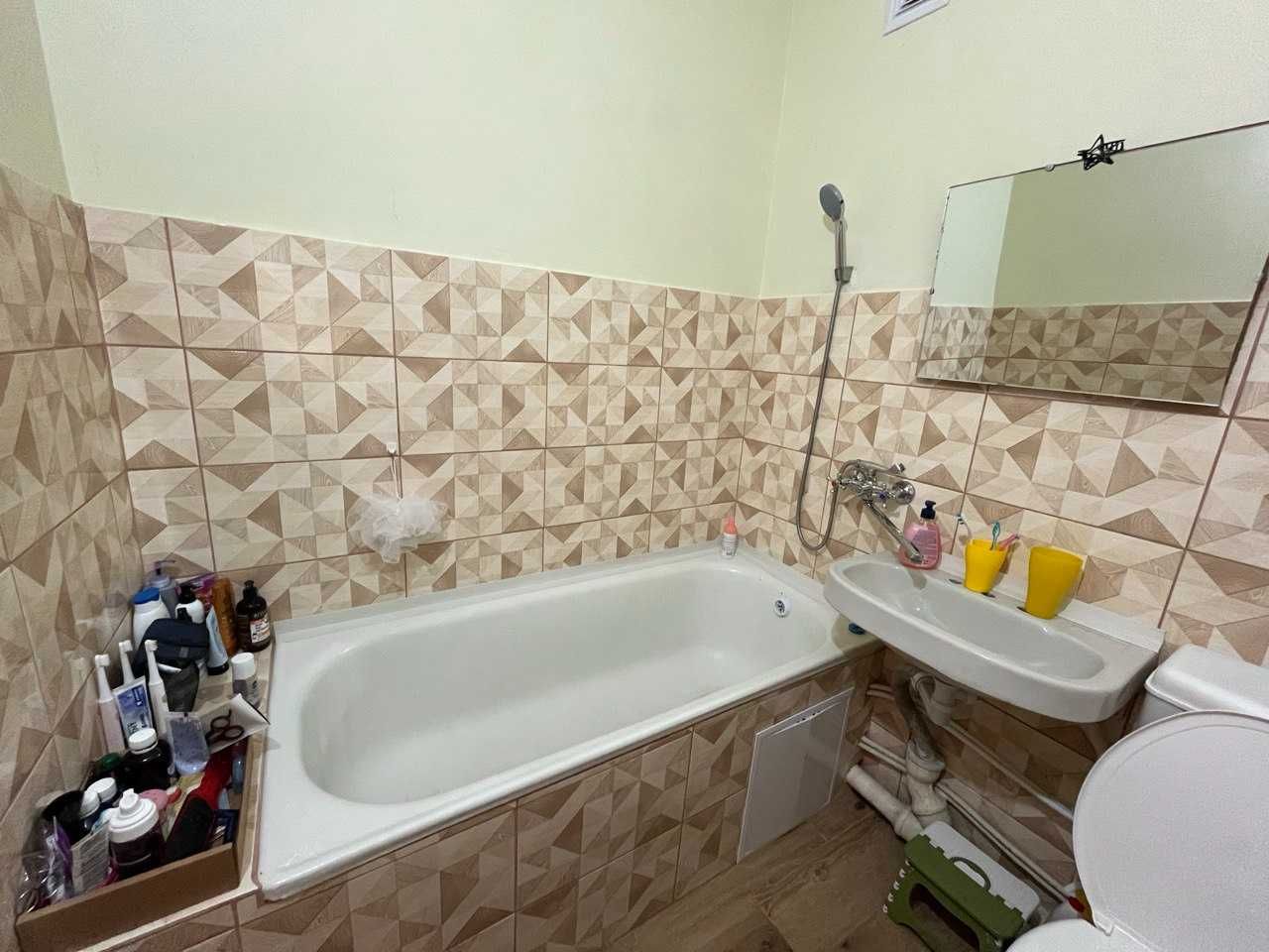 Продається однокімнатна квартира. Богородчани.