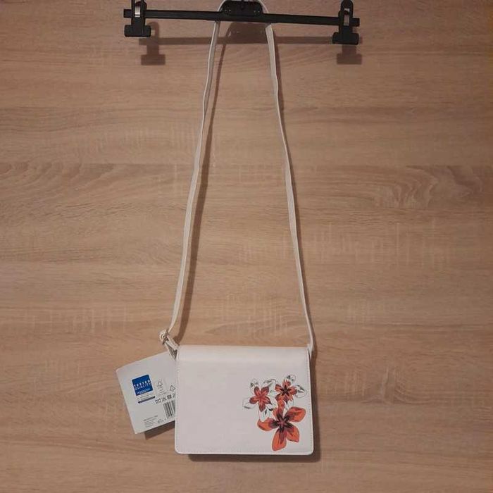 Nowa, wiosenna torebka z motywem kwiatów