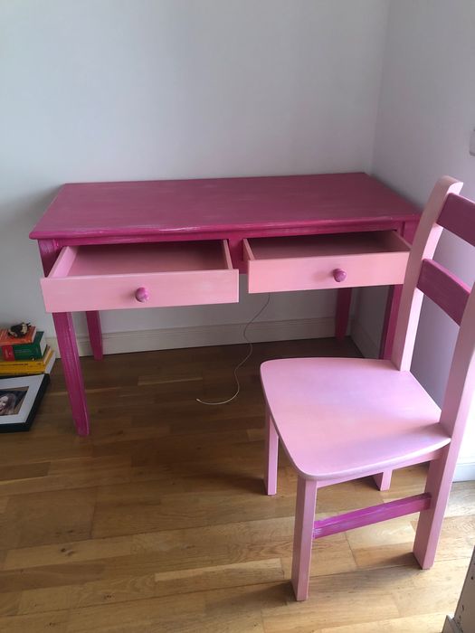 Secretária para quarto de criança com cadeira