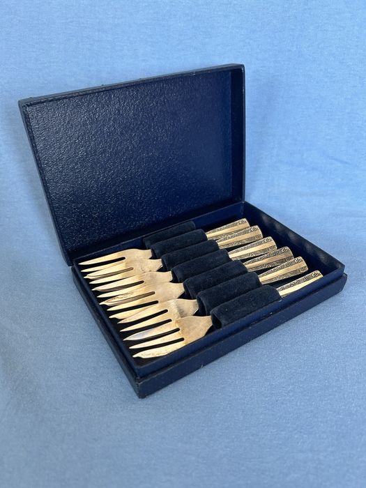 Posrebrzane sztućce Hefra wschodni widelczyki deserowe w kasecie