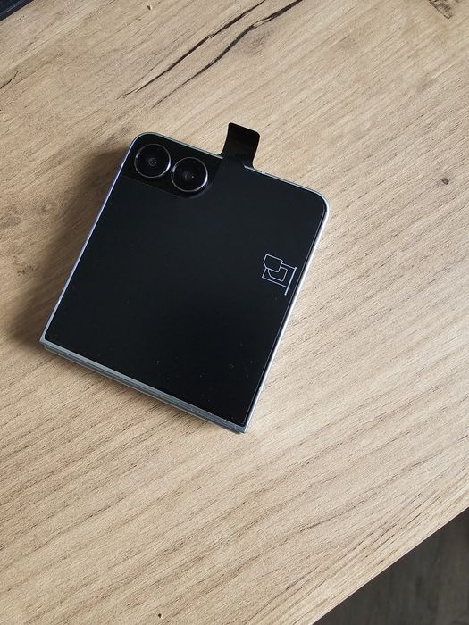 Samsung Galaxy Z Flip7 12/256 wraz z oryginalnym casem