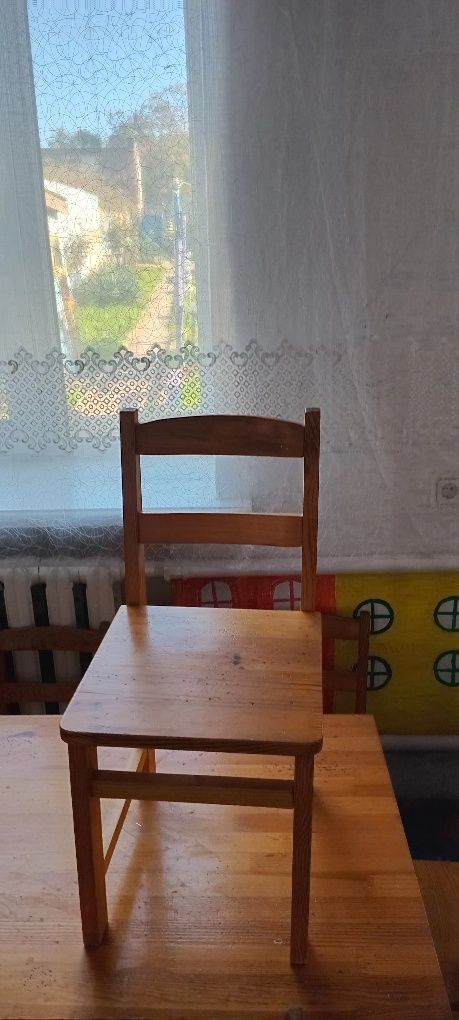 Деревянные детские стулья