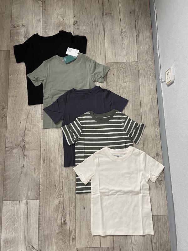 Новий комплект футболок h&m розмір 4-6 років
