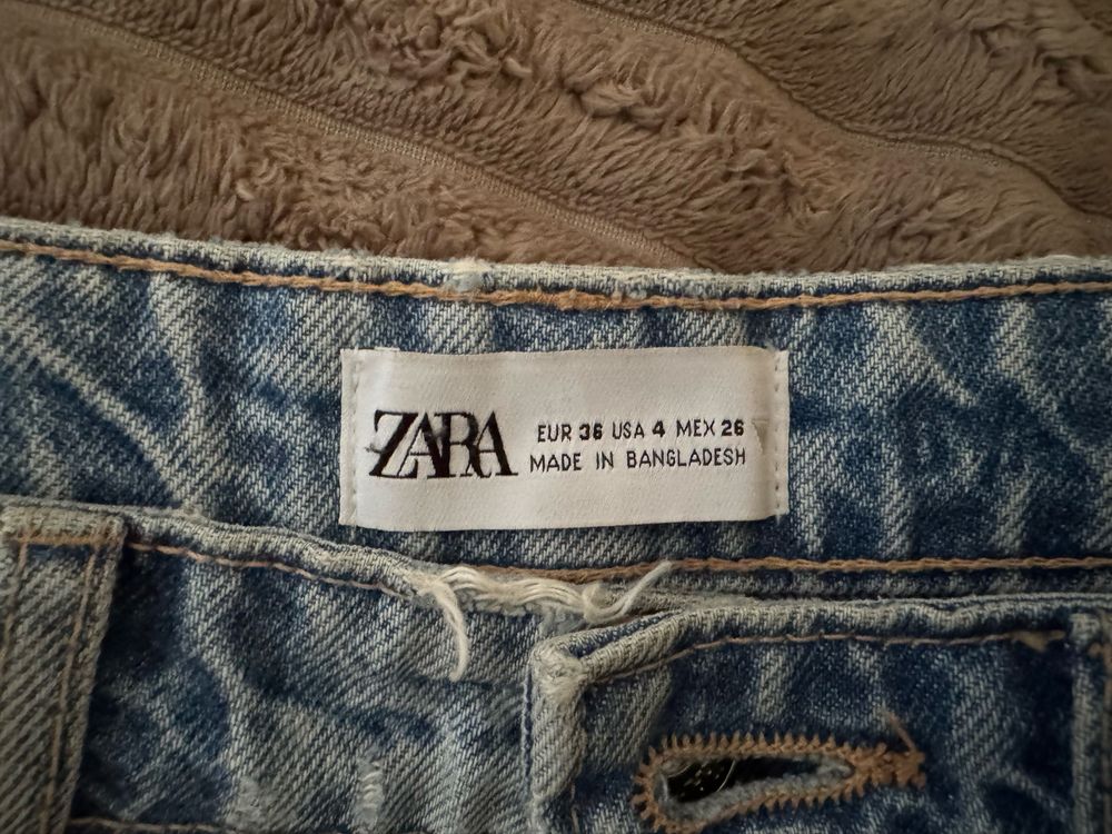 Жіночі джинсові шортики Zara