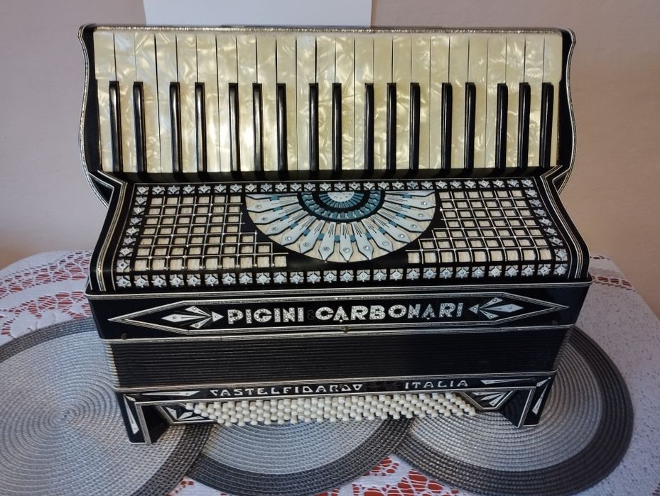 Akordeon Pigini Carbonari