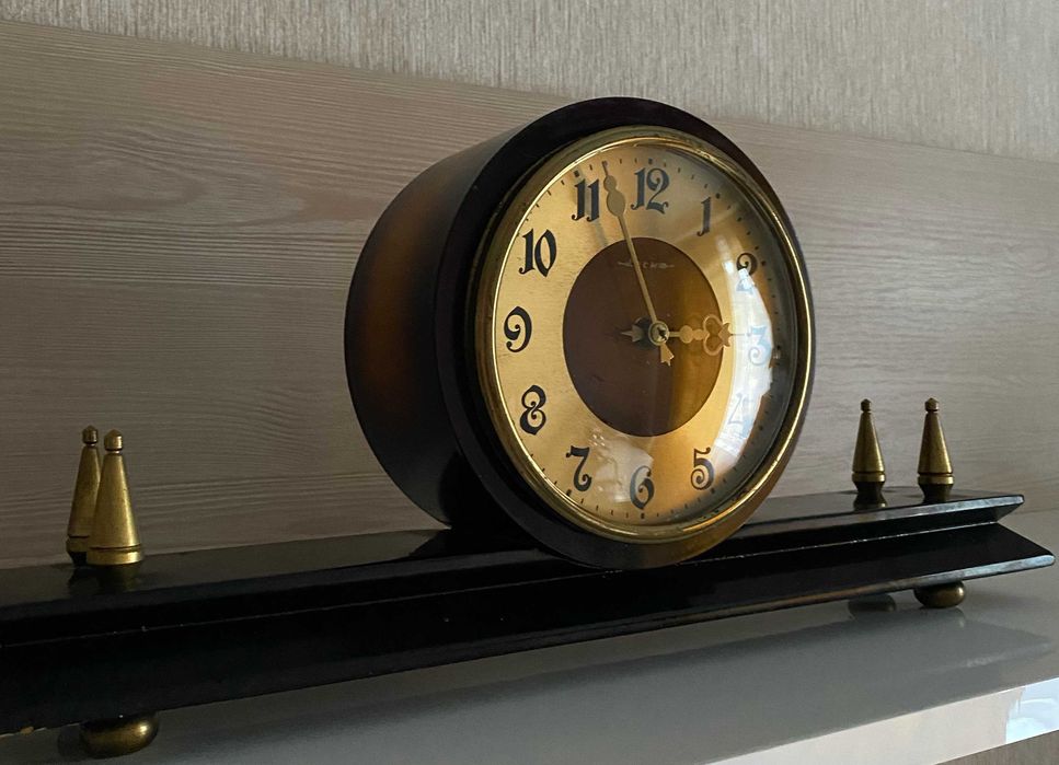 Продам старинные часы Весна