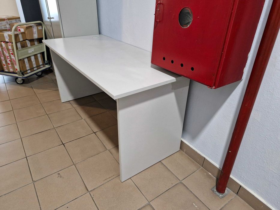 Solidne biurko do pracy, nauki wykonane na wymiar, kolor złamana biel