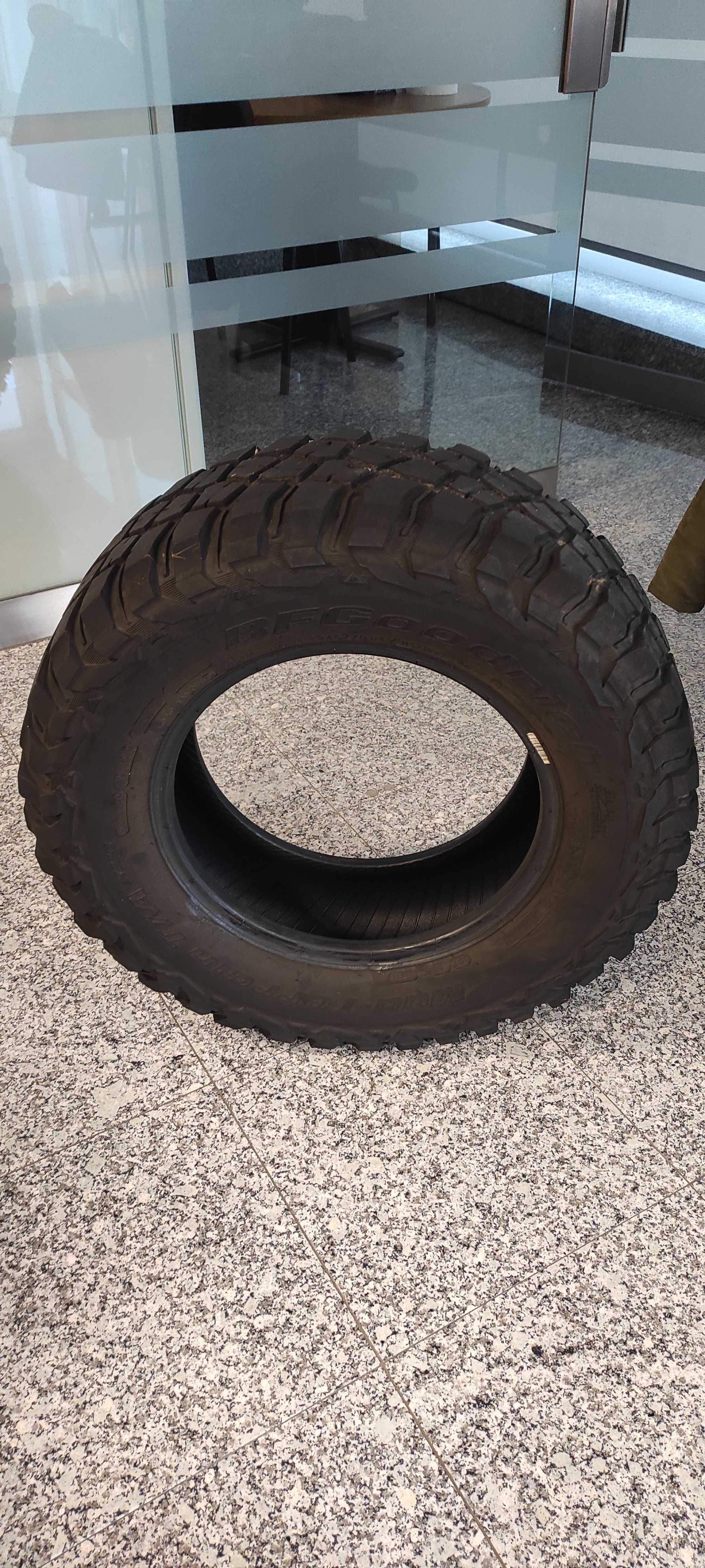 Pneus bfgoodrich mud terrain T/A KM3 Lt245/70R16 113/110Q usados