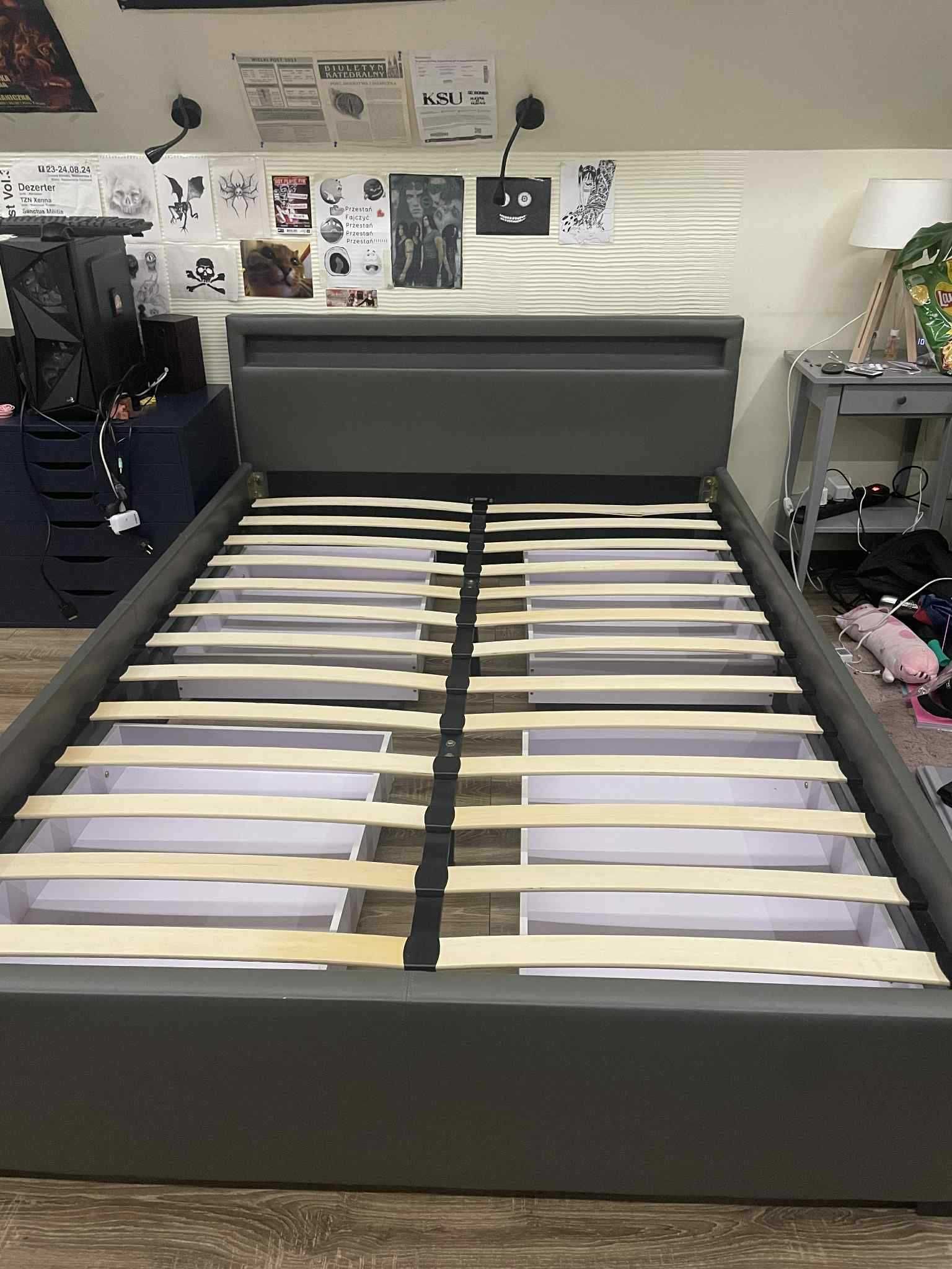 Łóżko 140x200 tapicerowane LED z szufladami i stelażem BEZ MATERACA