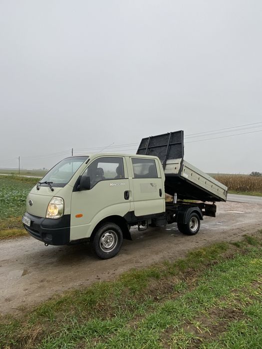 Wywrotka minikoparka na wynajem 3 stronny kiper Kia k2500