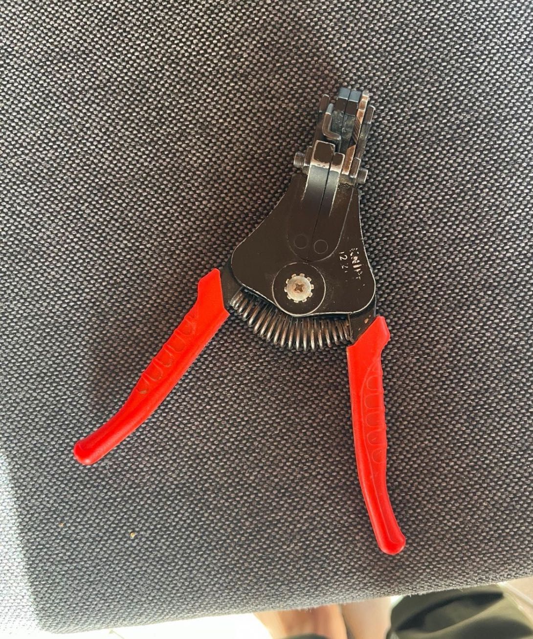 Alicate corta cabos Knipex 1221