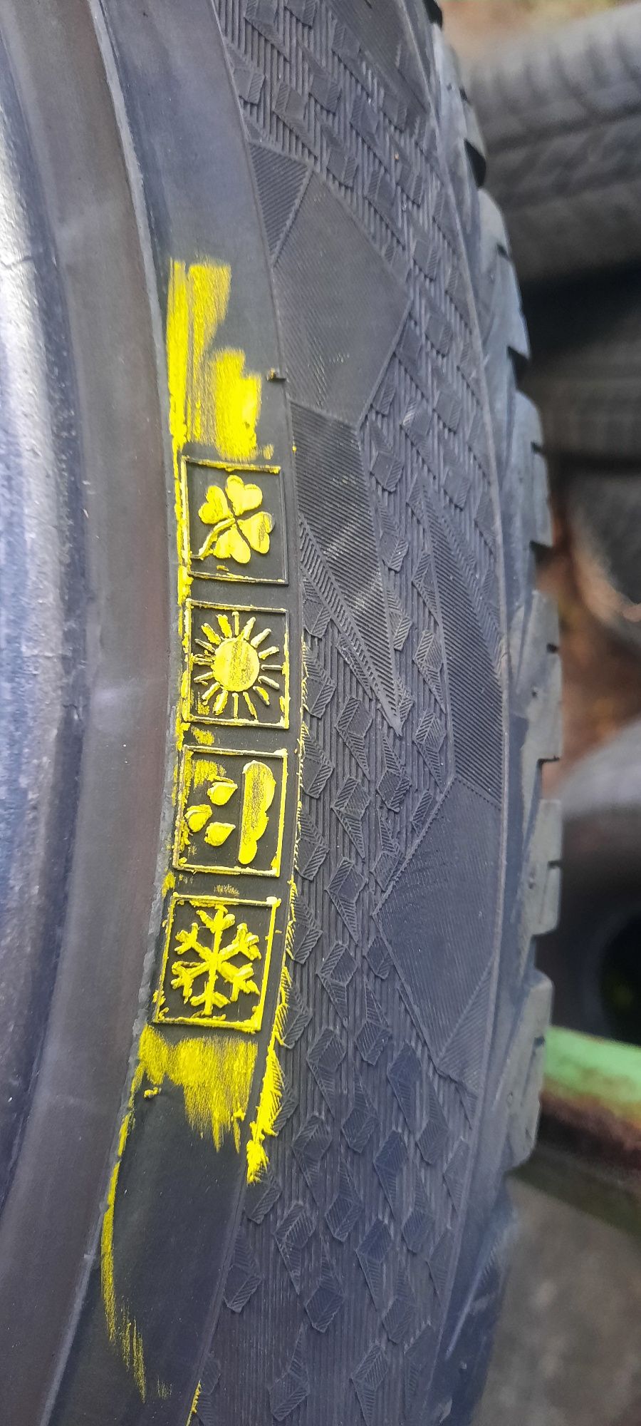 4x opony 225.45R17 VREDESTEIN