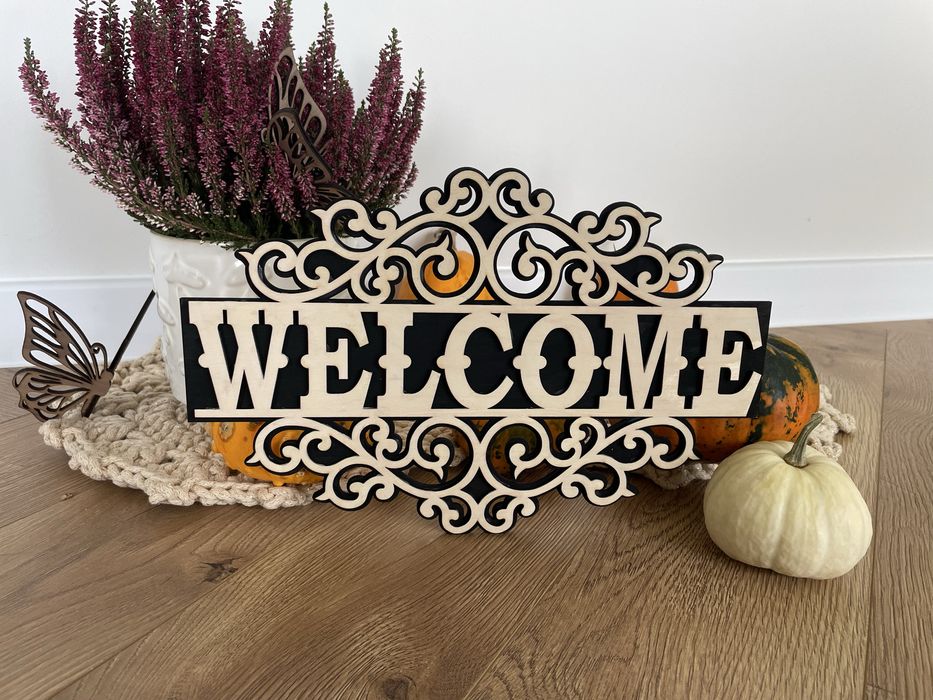 Napis Welcome na drzwi, sciane
