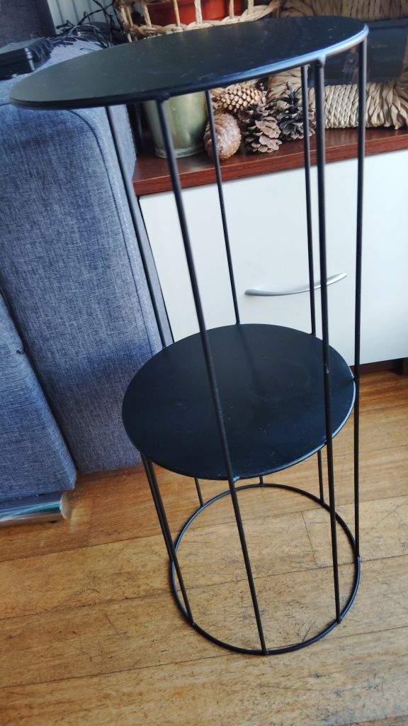 Czarny metalowy stolik / kwietnik