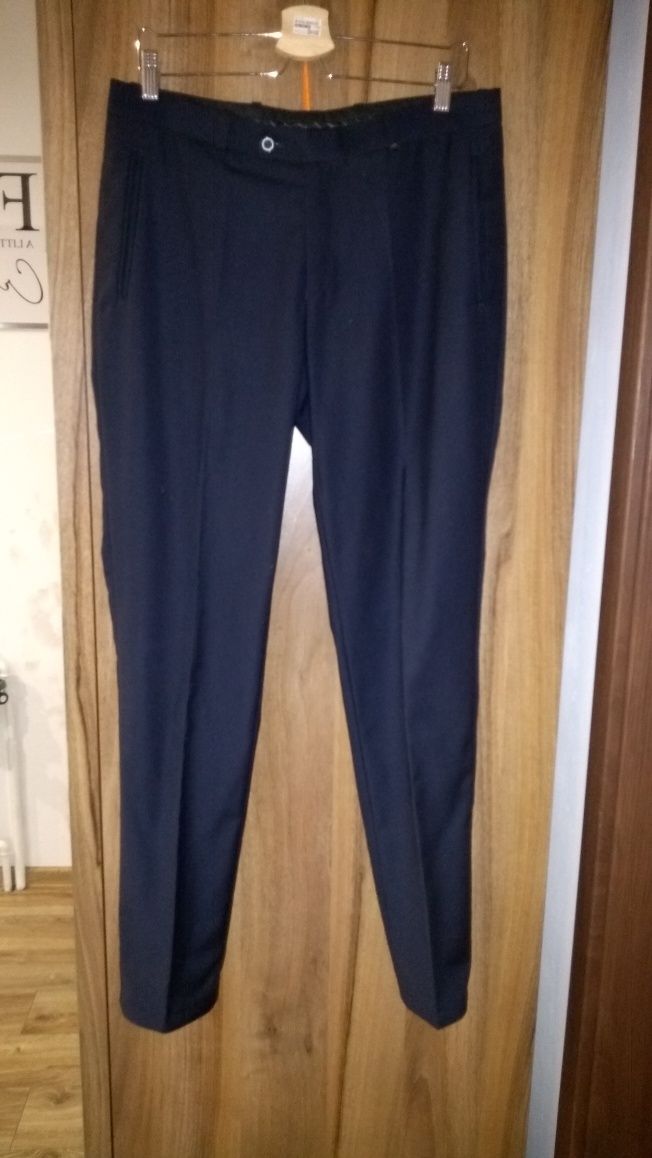 Garnitur Ferrano slim 188/pas 90. Granatowy