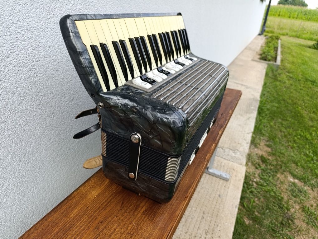Akordeon Hohner Tango VM 120 basów 4 chóry Musette