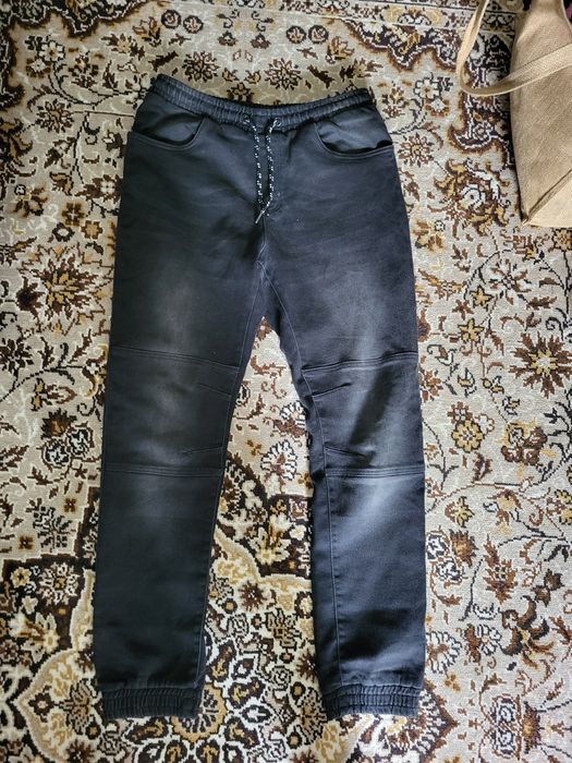 Чоловічі темні штани джогери