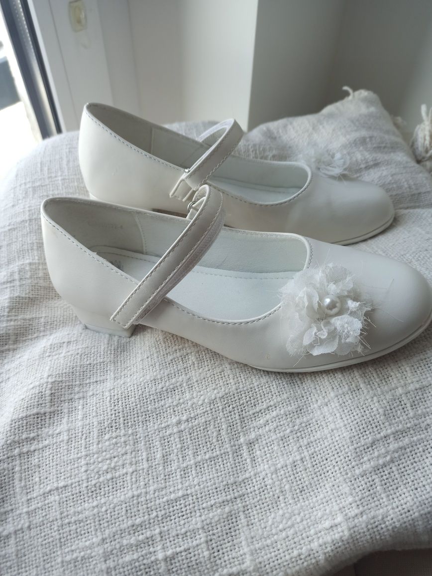 Buty do komunii białe