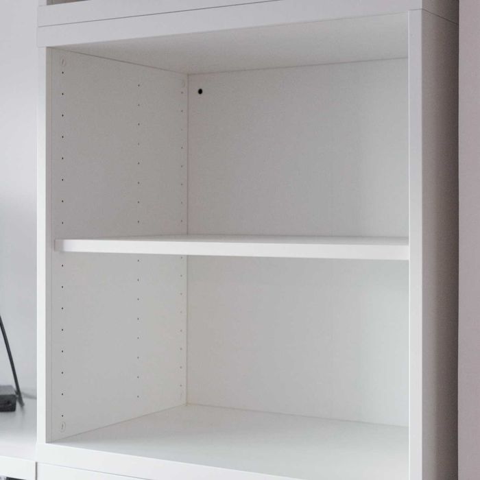 Quatro módulos estante/armário c/ prateleiras e focos