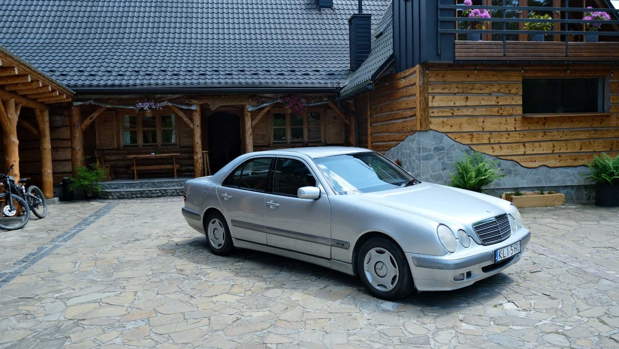 Mercedes-Benz E 220