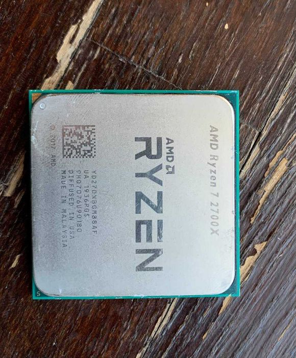 Ryzen 7 2700x , 8 ядер, 16 потоків, базова частота 3.7 ггц та башта