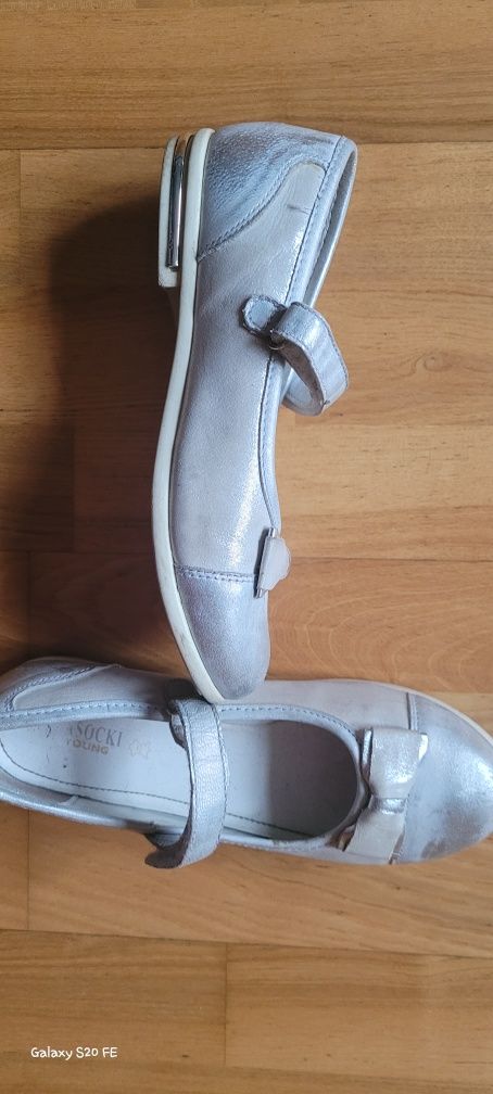 Śliczne bialo-srebrne trzewiczki buty Lasocki