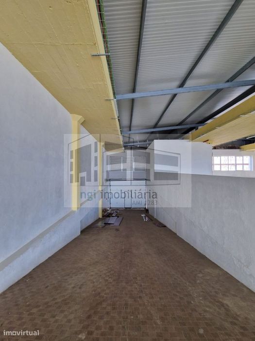 Armazém em Sacavém e Prior Velho