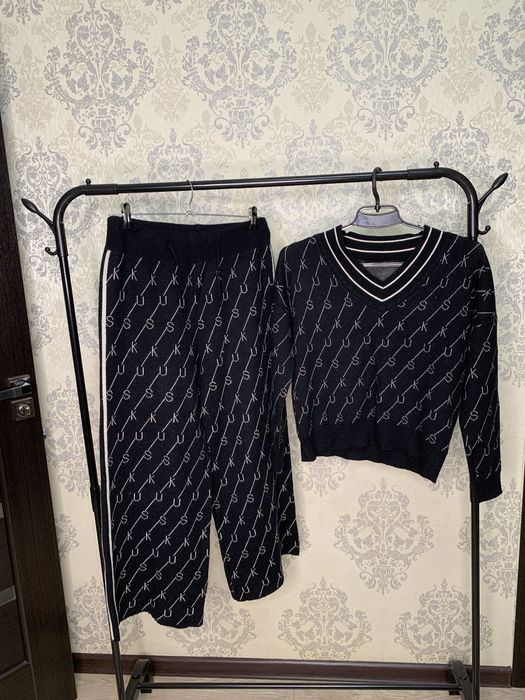 Костюми прогулянкові жіночі