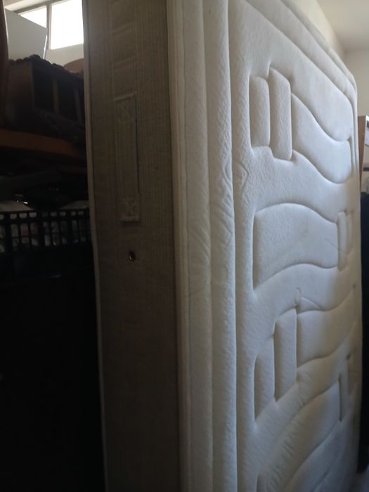 Colchao  seminovo mede 1.90 x1.40