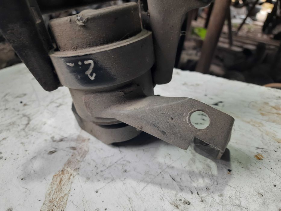 Гідравлічна подушка двигуна тойота Авенсіс т25 2.0 дкат дизель