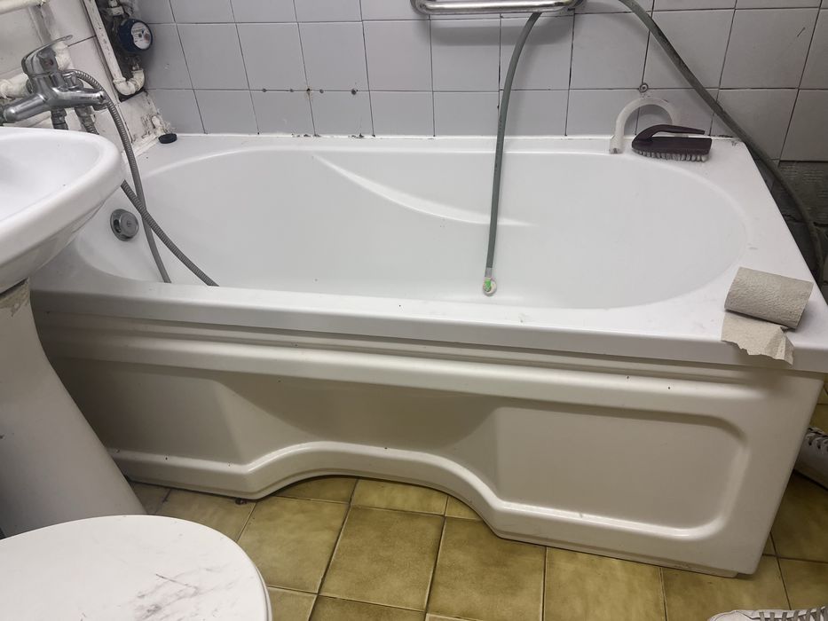 Gratis oddam wanne, toalete oraz umywalke.