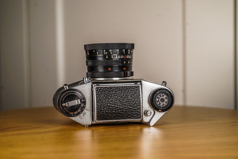 Aparat analogowy exa 1b m42 kominek
