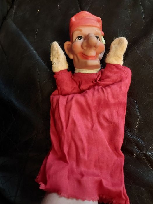 Pacynka na rękę używana do zszycia