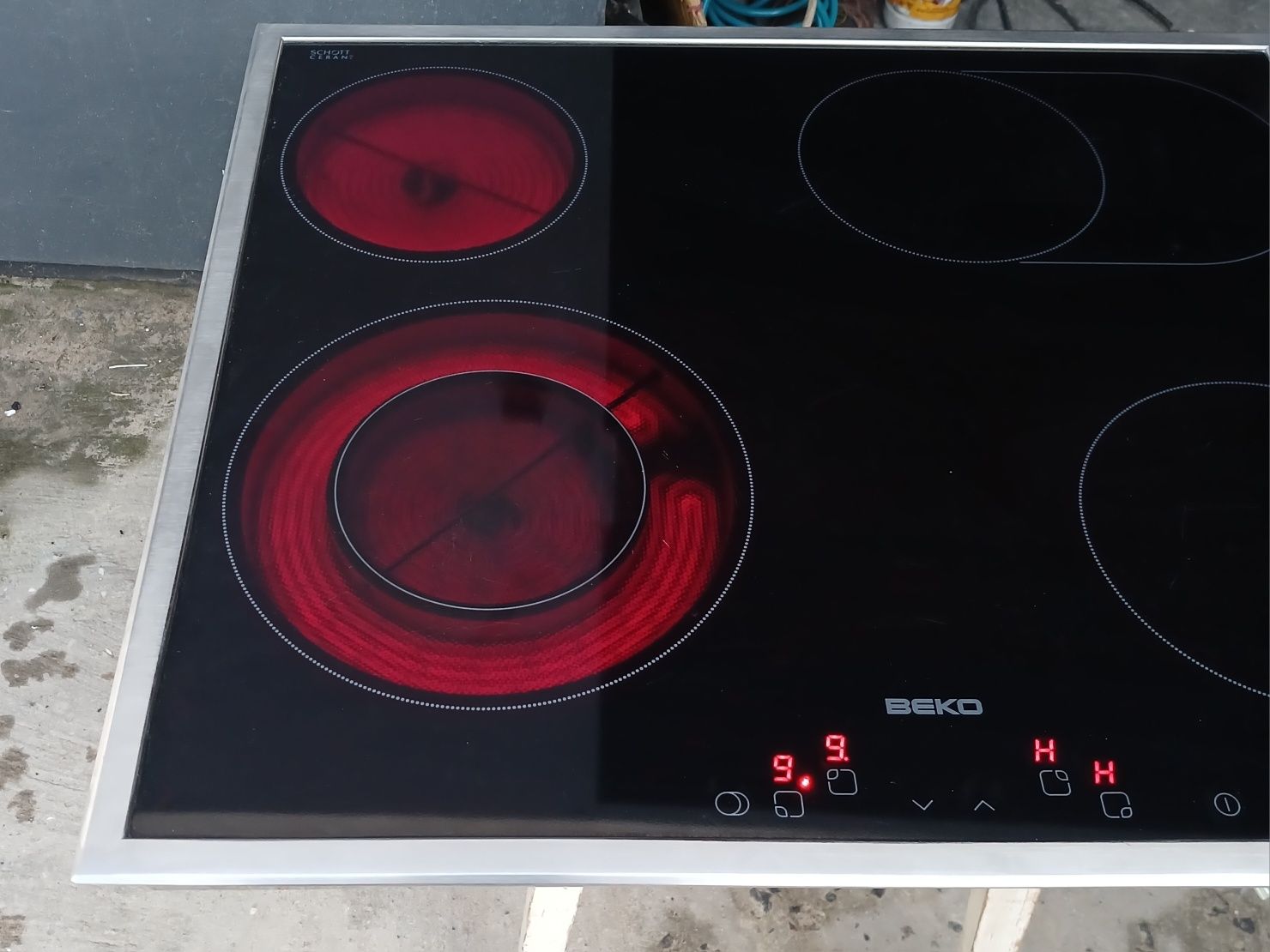 Вбудована електрична поверхня Beko